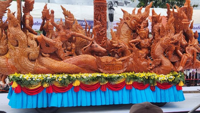 Candle Festival, Partea a III-a: Ubon Ratchathani pe catwalk